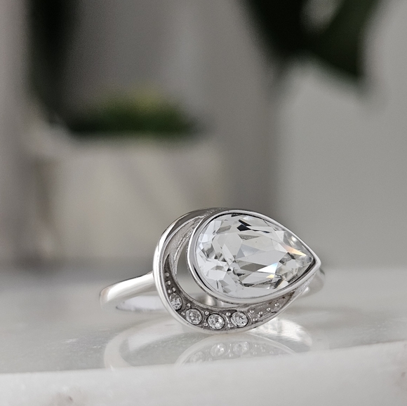Official Swarovski Crystal Ring, size 7, 925 Sterling Silver - Picture 6 of 8